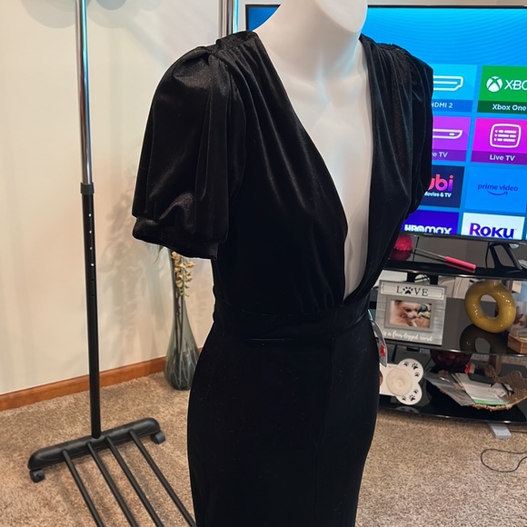 Black BodyCon V-Neck Dress - Picture 4 of 5